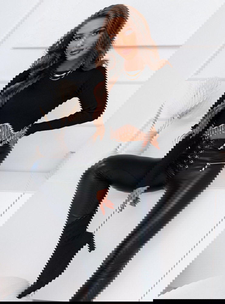 Czarna swetrowa bluzka z ozdobnymi...