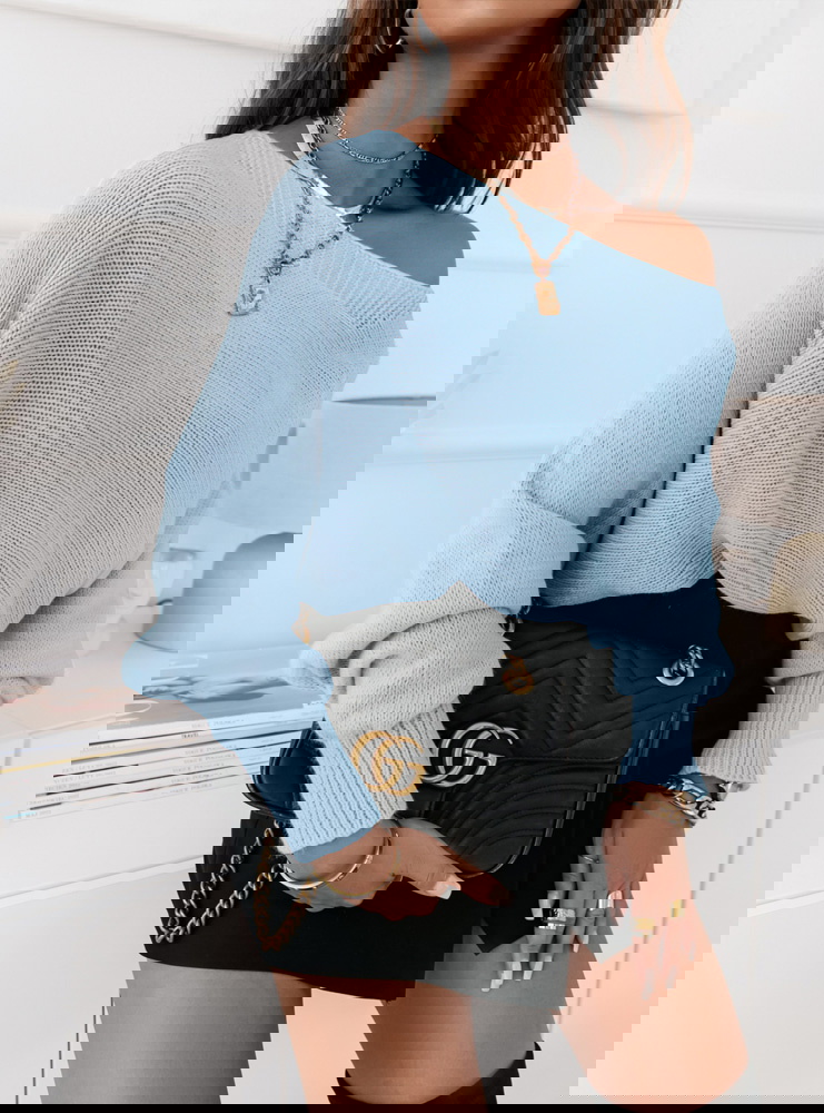 Błękitny oversizowy sweter z...