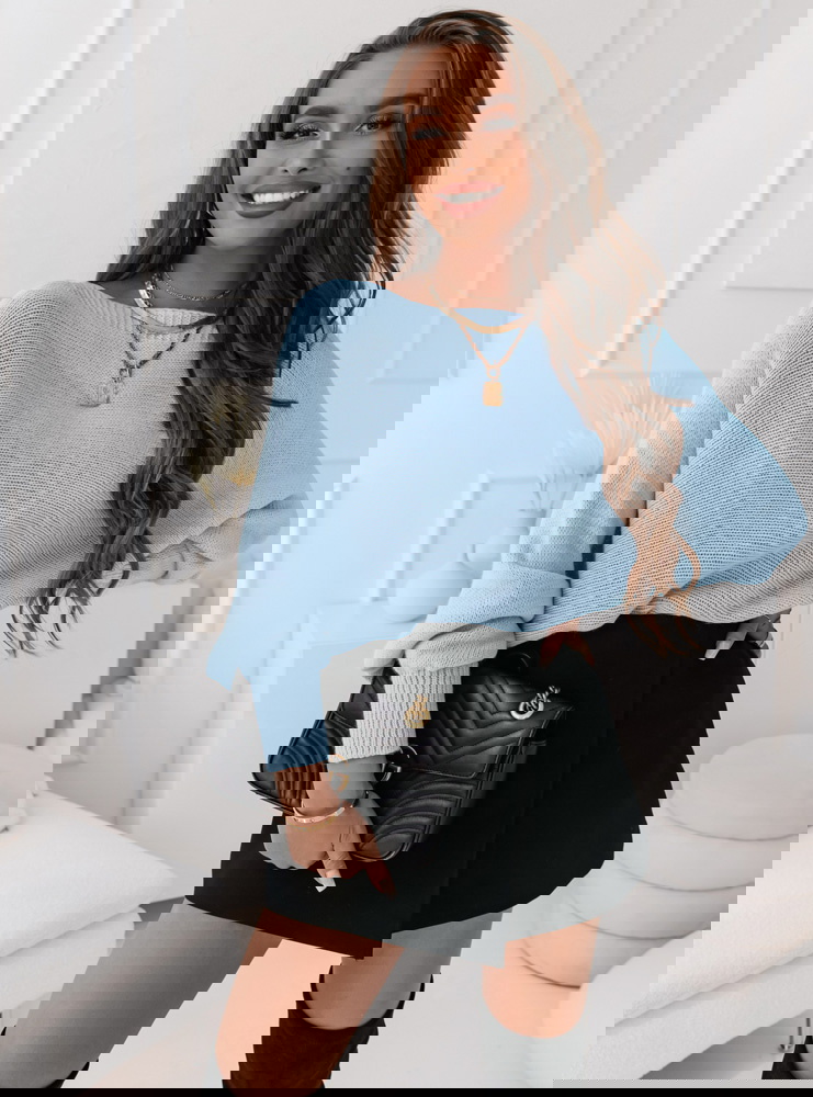 Błękitny oversizowy sweter z...