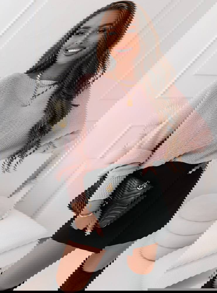 Pudrowy oversizowy sweter z wiązaniem...