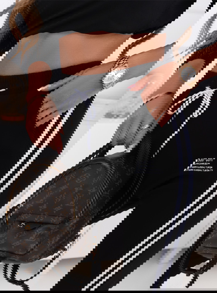 Granatowe spodnie dresowe z lampasem...