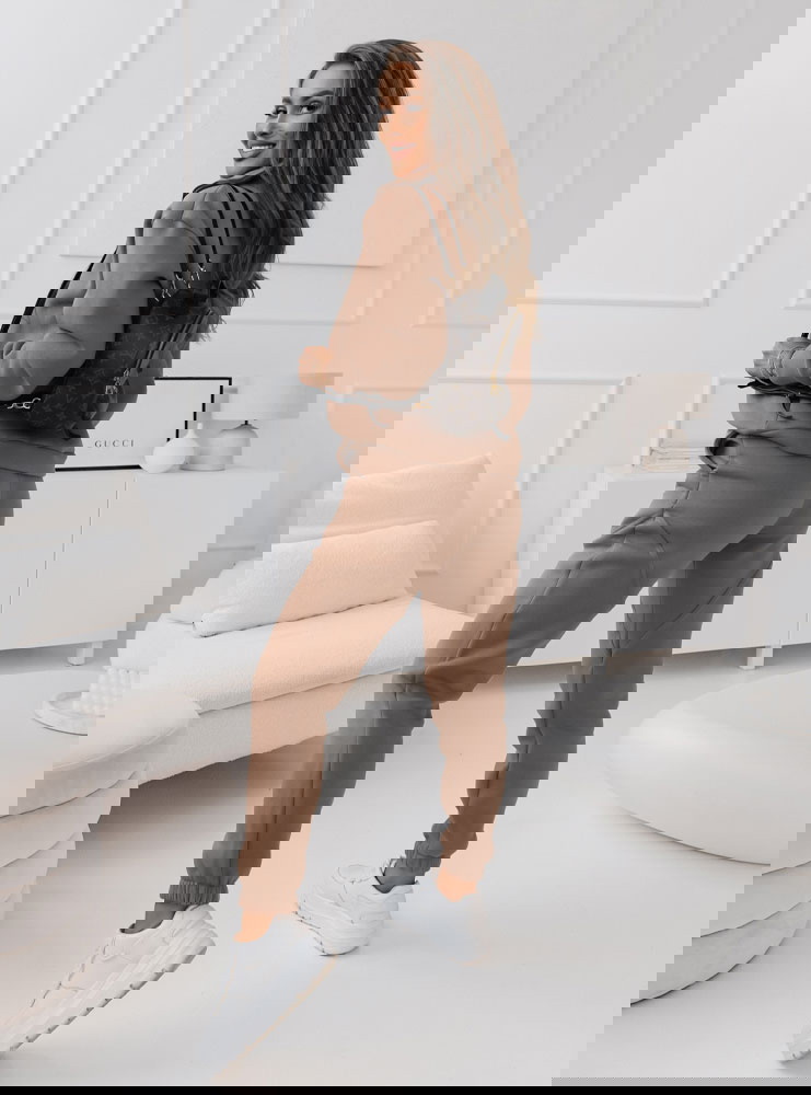 Beżowy komplet dresowy ze stójką Hanelle