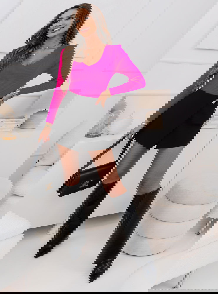 Prążkowany sweter z dekoltem w serek...