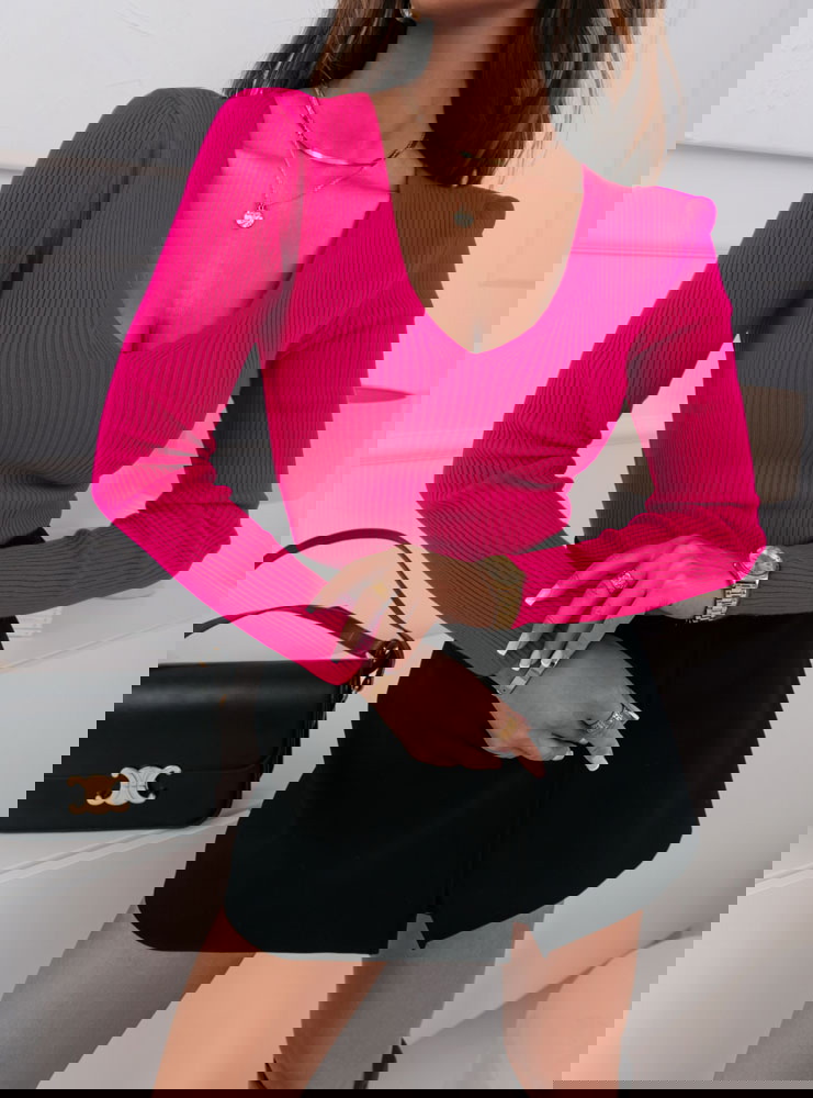 Prążkowany sweter z dekoltem w serek...