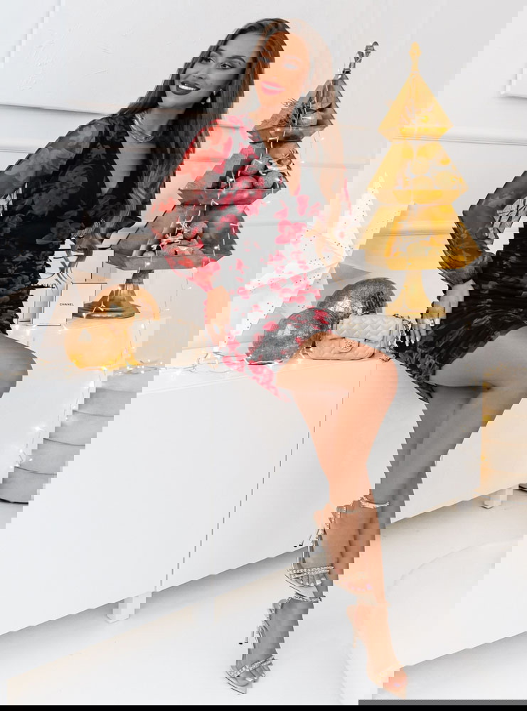 Wzorzysta sukienka z marszczeniami...