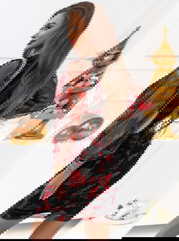 Wzorzysta sukienka z marszczeniami...