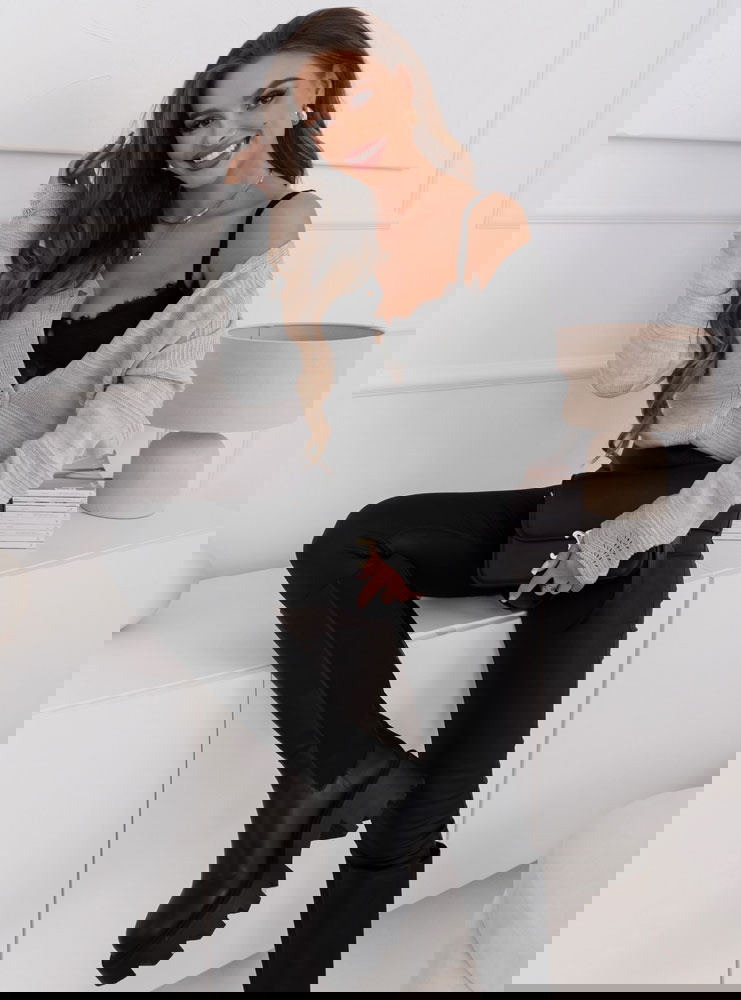 Szary rozpinany sweter z guzikami...