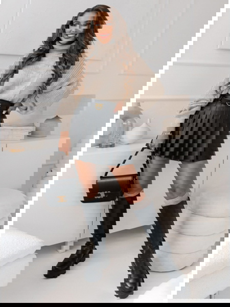 Beżowy sweter z golfem i... 2