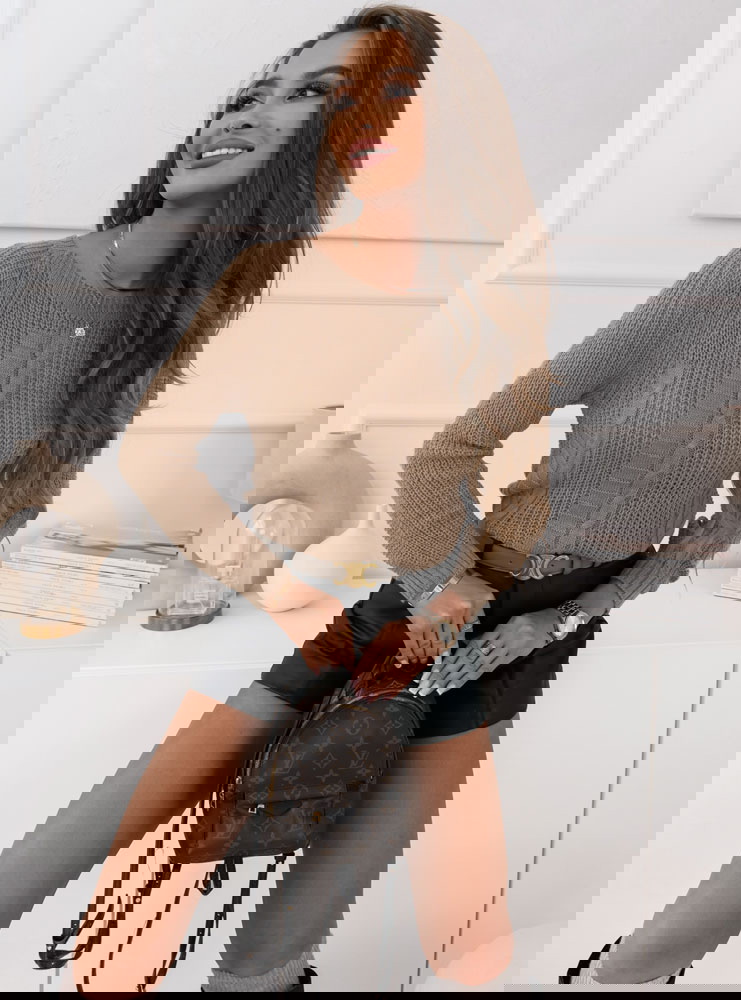 Beżowy sweter z ozdobnym splotem Melody