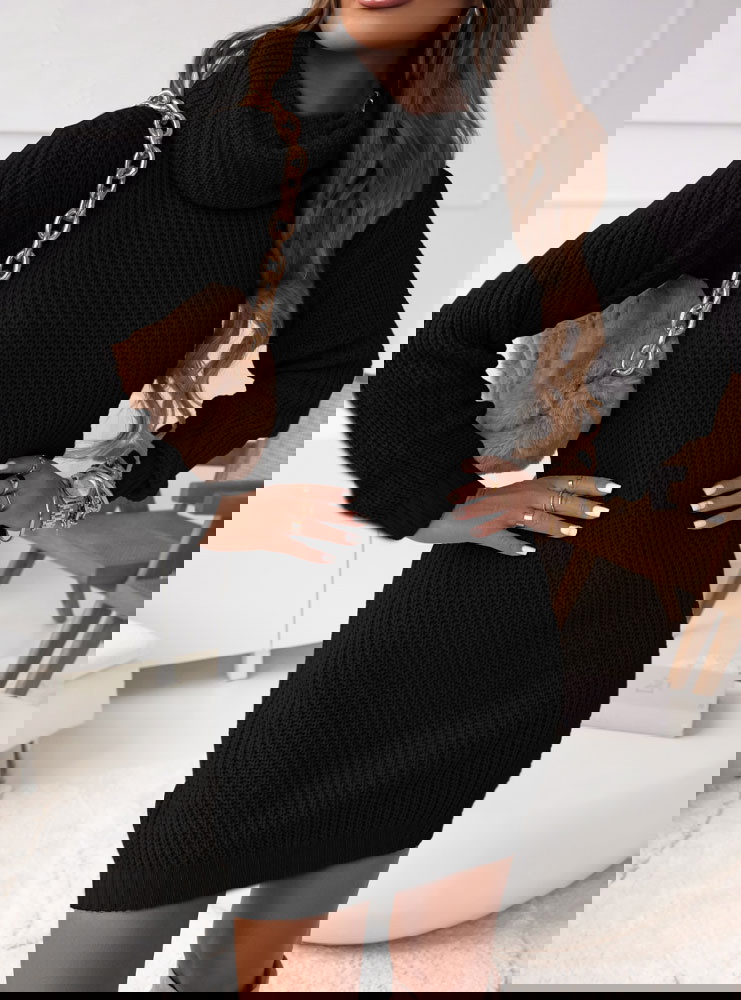 Czarna sweterkowa sukienka z golfem...