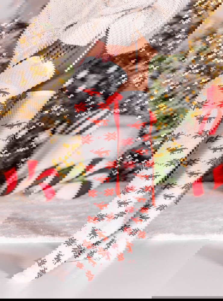 Białe świąteczne zakolanówki z...