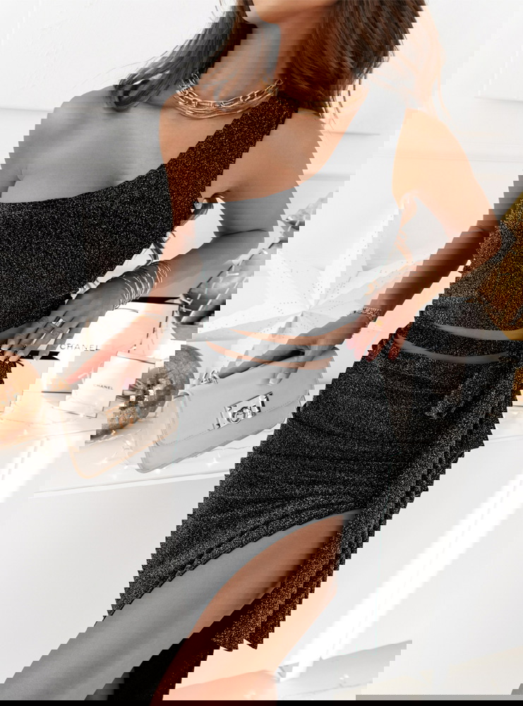 Czarna sukienka ze srebrną błyszczącą...