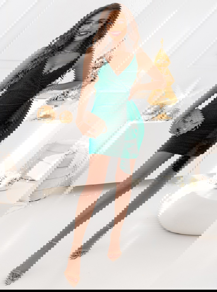 Błyszcząca dopasowana sukienka...