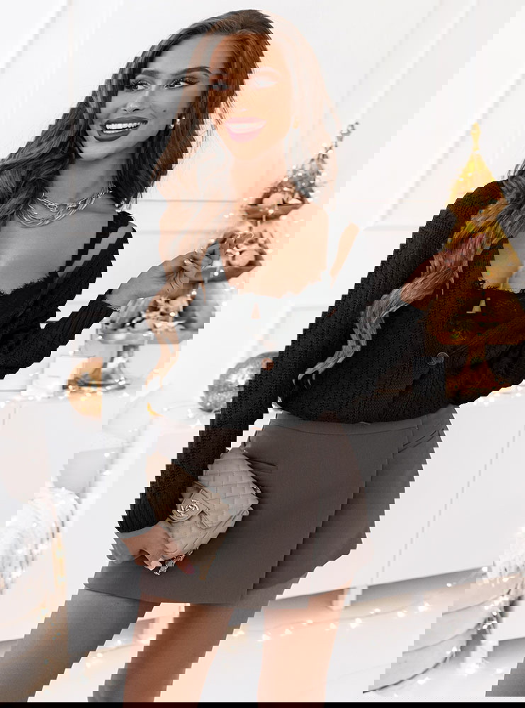 Czarny rozpinany sweter z ozdobnymi...