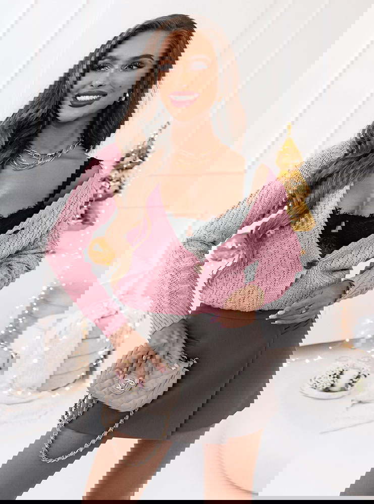 Pudrowy rozpinany sweter z ozdobnymi...