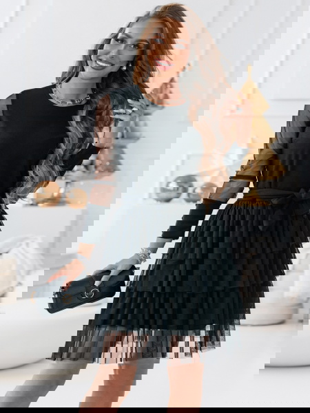 Czarna rozkloszowana... 2