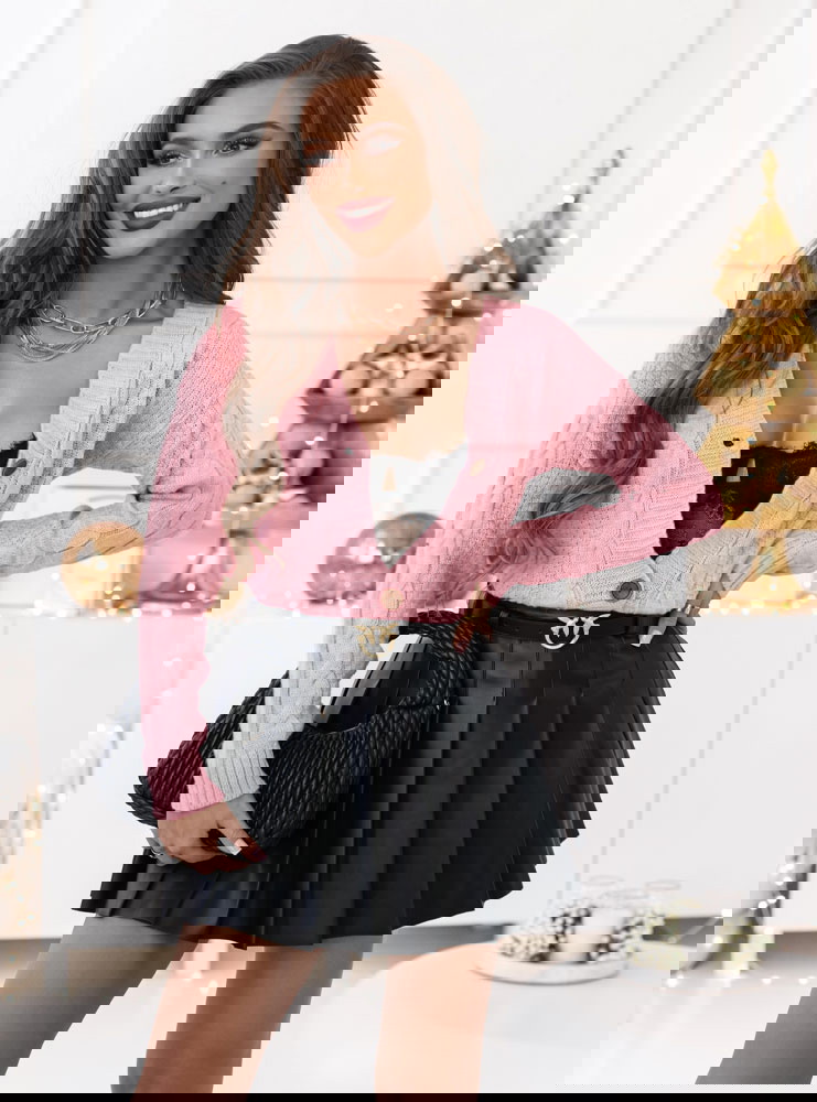 Pudrowy sweter zapinany na guziki Tawana