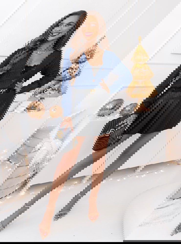 Granatowy ażurkowy sweter zapinany na...