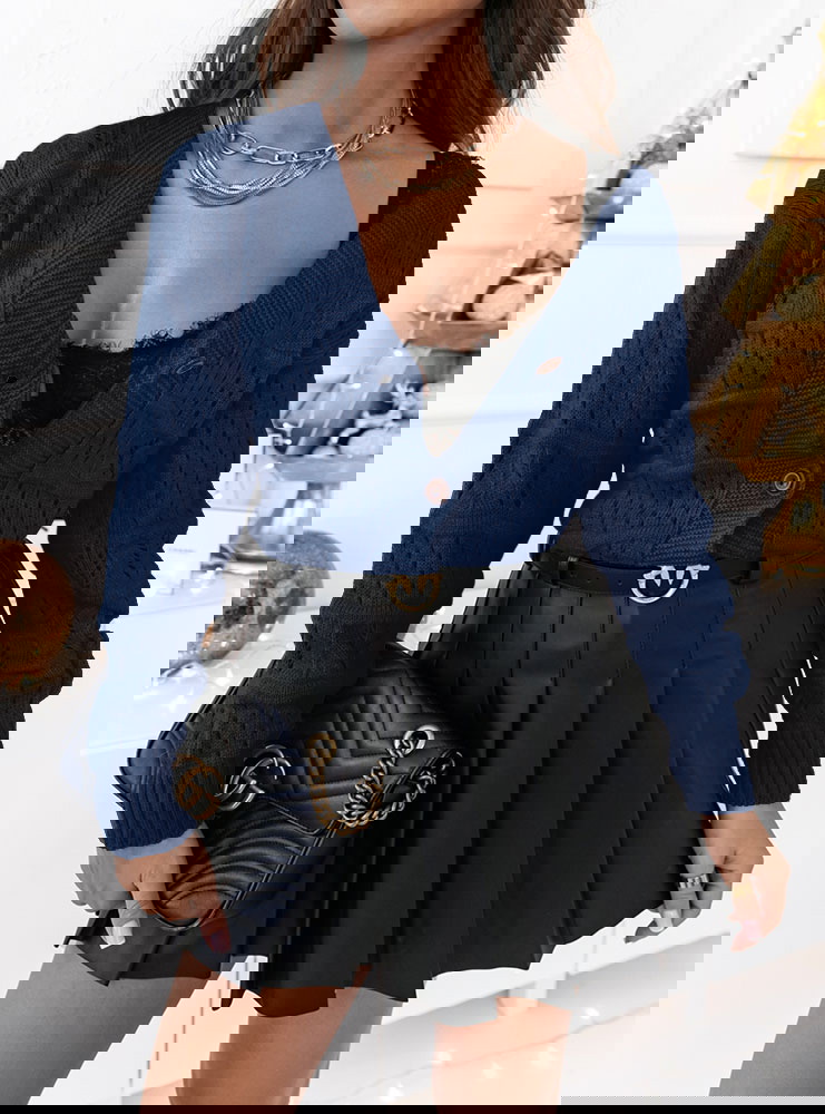 Granatowy ażurkowy sweter zapinany na...