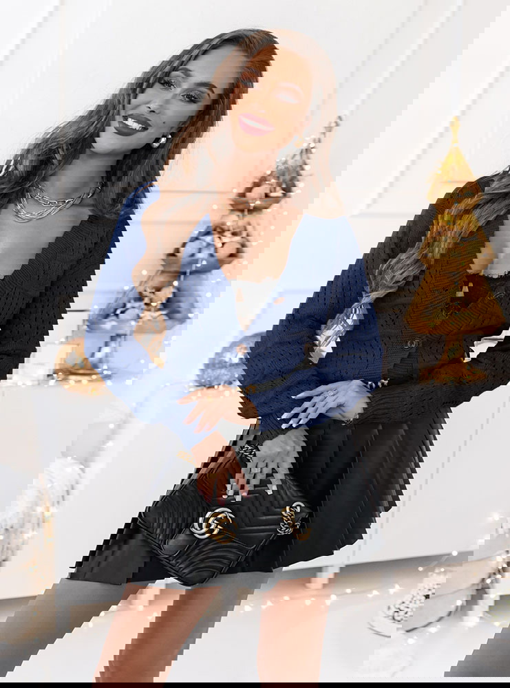 Granatowy ażurkowy sweter zapinany na...