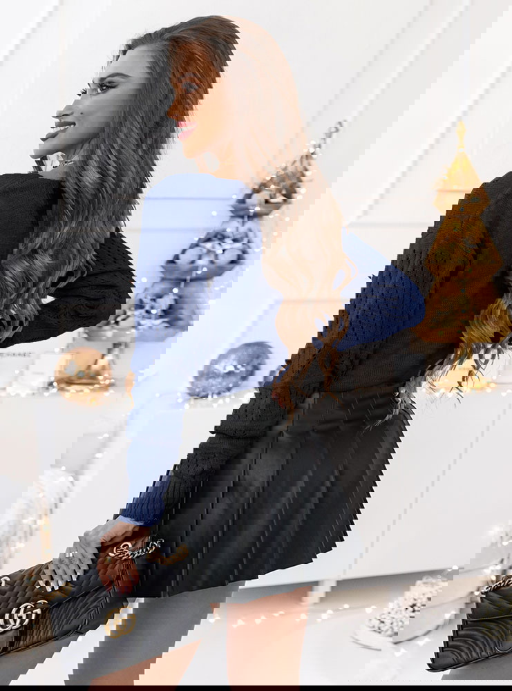 Granatowy ażurkowy sweter zapinany na...