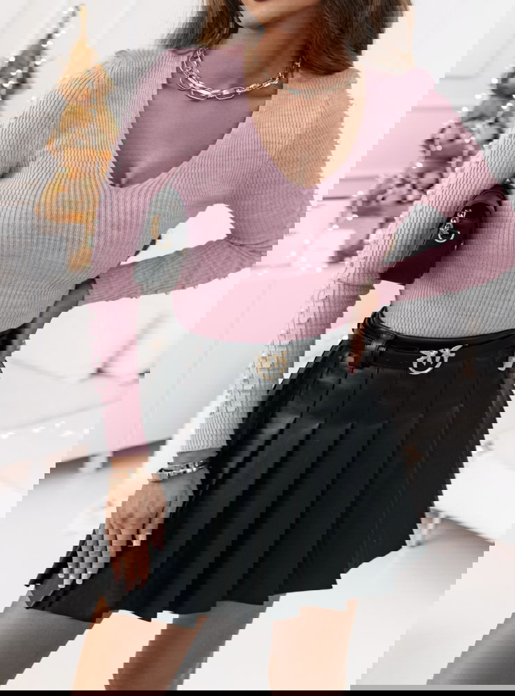 Pudrowy sweter z perełkami na...