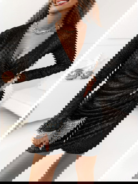 Czarna błyszcząca sukienka... 2