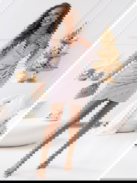 Pudrowa błyszcząca sukienka... 2