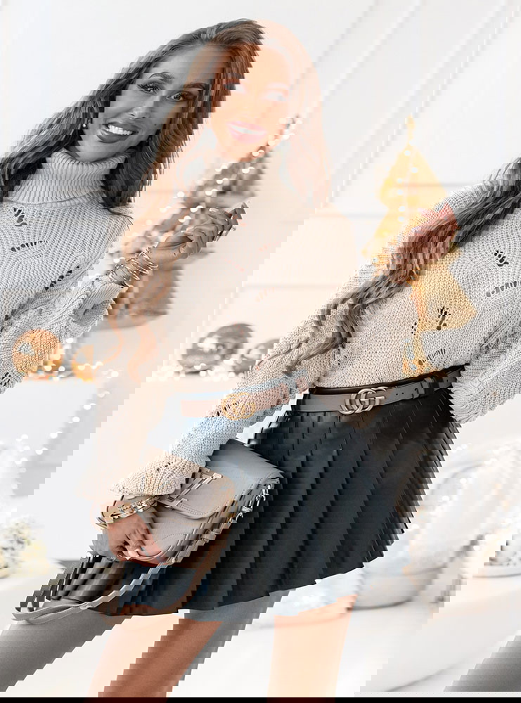 Beżowy sweter oversize z golfem Monekka