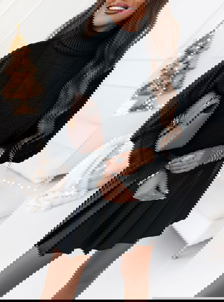 Czarny sweter oversize z golfem Addyson