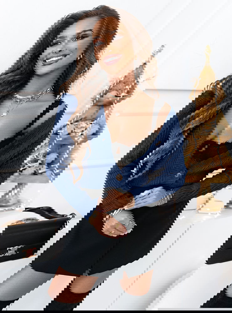 Granatowy rozpinany sweter z ozdobnym...