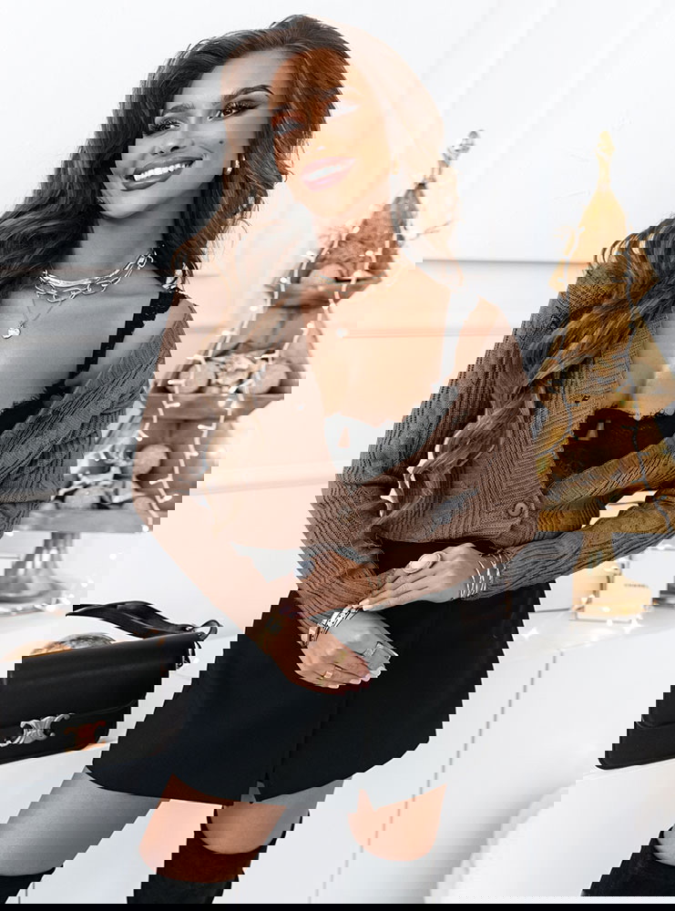 Rozpinany sweter z ozdobnym splotem...