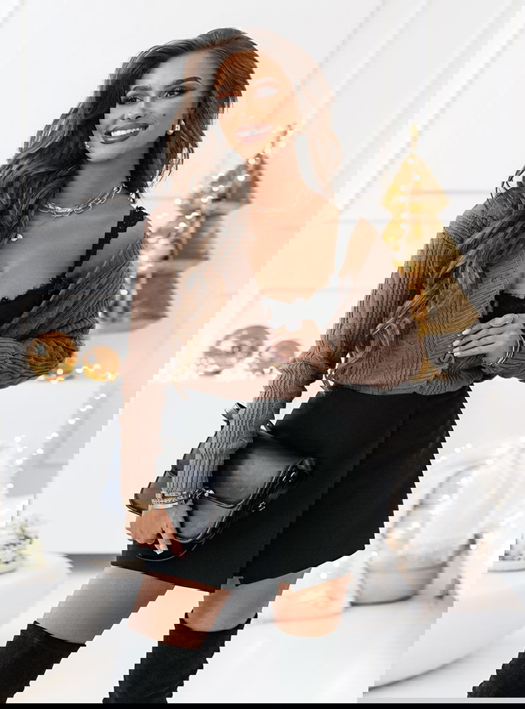 Rozpinany sweter z ozdobnym splotem...