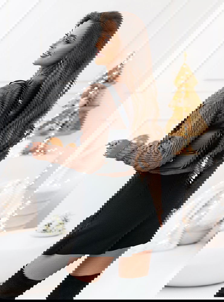 Rozpinany sweter z ozdobnym splotem...