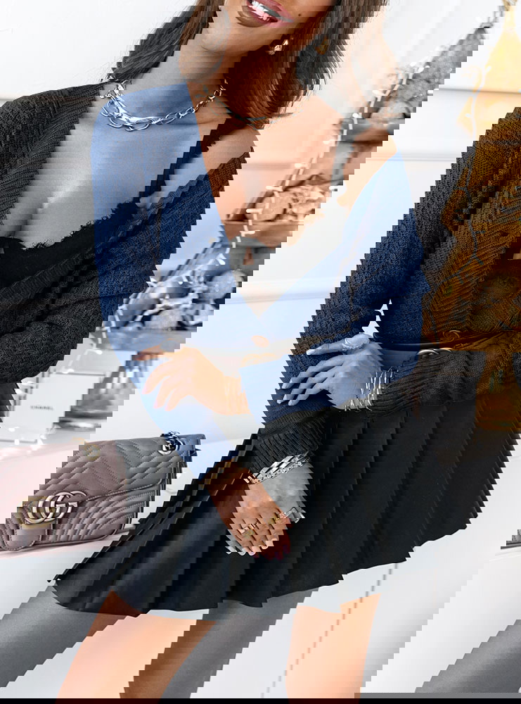 Granatowy rozpinany sweter z ozdobnym...