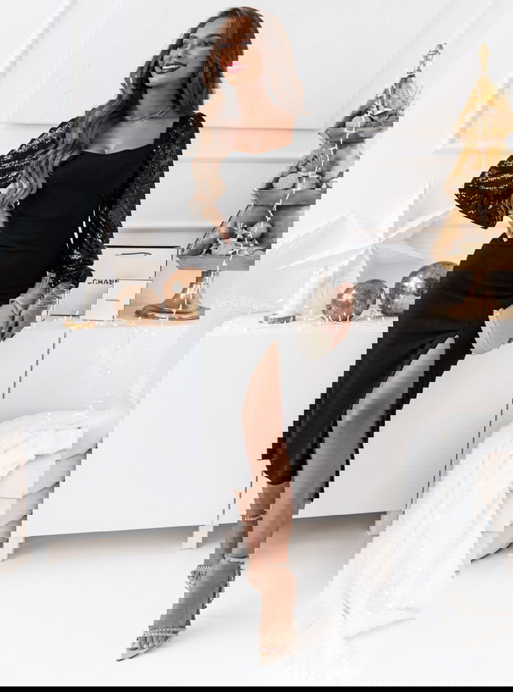 Czarna dopasowana sukienka z...