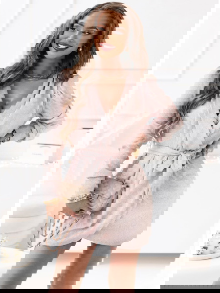 Pudrowa błyszcząca sukienka... 2