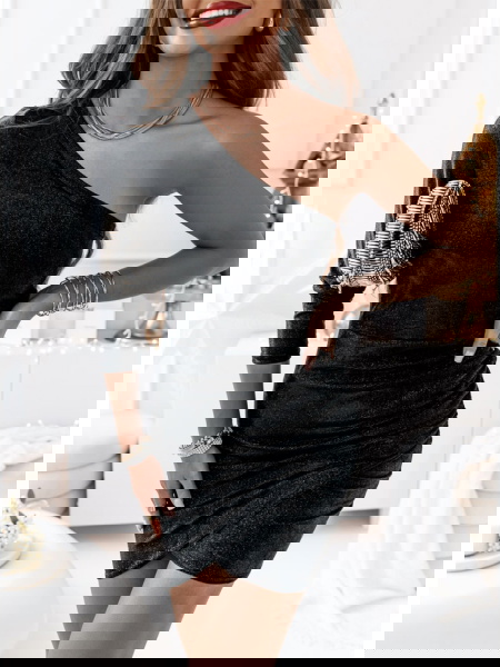 Czarna błyszcząca sukienka... 2