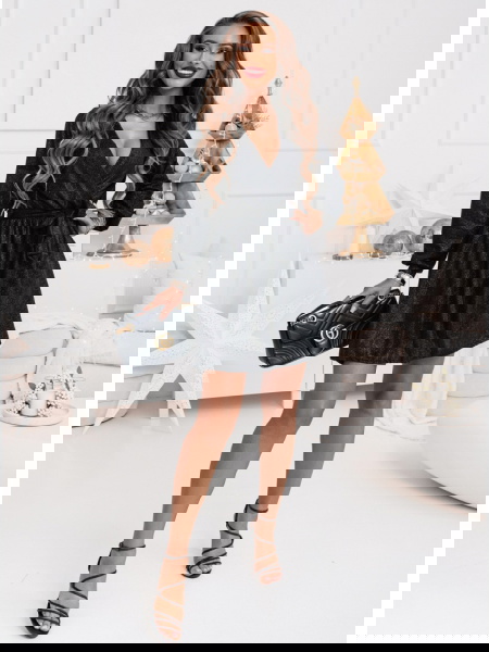 Czarna błyszcząca sukienka... 2