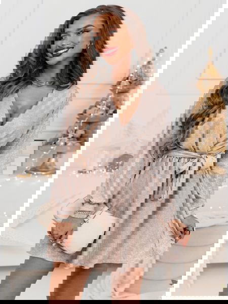 Pudrowa błyszcząca sukienka... 2