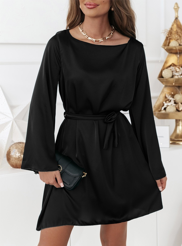 Czarna atłasowa sukienka z paskiem...