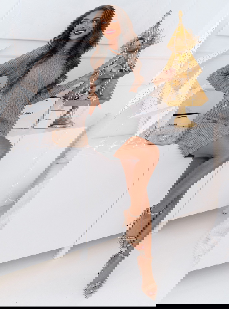 Szara swetrowa sukienka Amilko