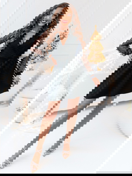 Czarna sukienka z... 2