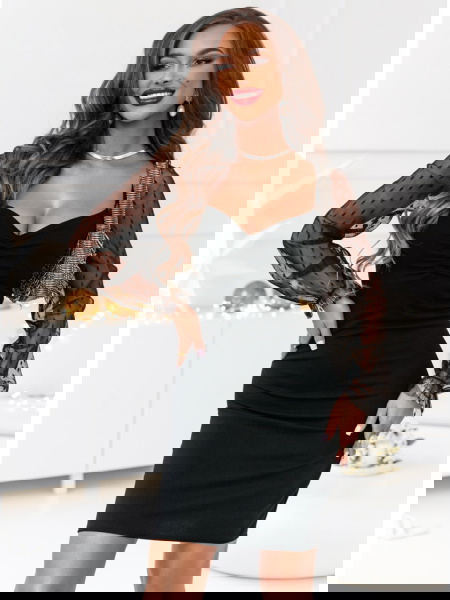 Czarna dopasowana sukienka... 2