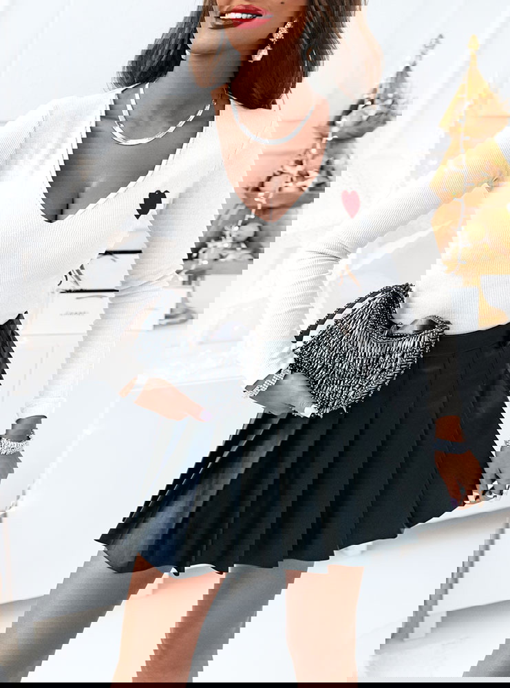 Biała prążkowana bluzka z ozdobnym...