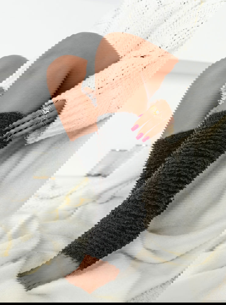 Grafitowe damskie ocieplacze na łydki...