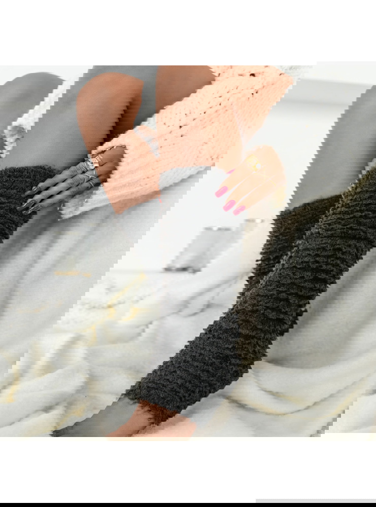 Grafitowe damskie ocieplacze na łydki...