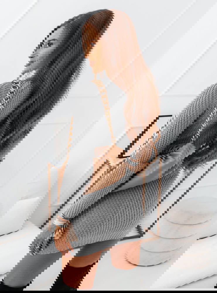 Szara sweterkowa sukienka z ozdobnym...