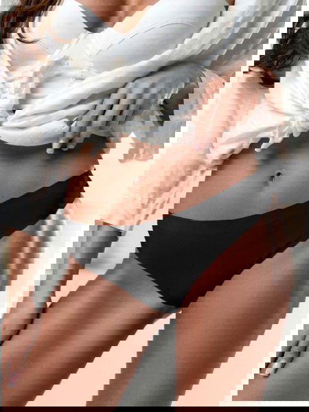 Czarne bezszwowe majtki... 2