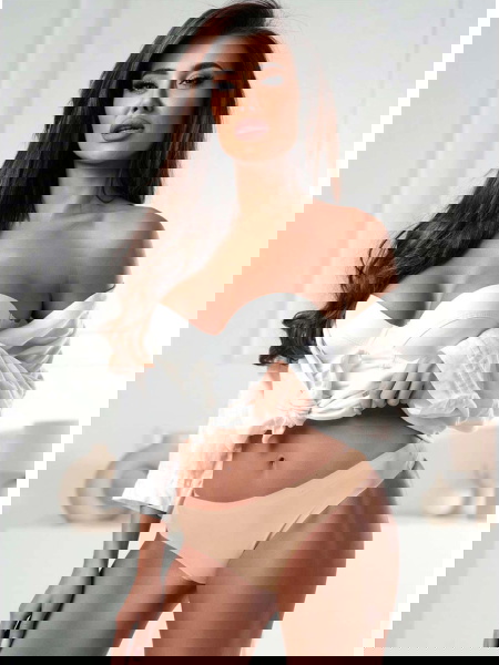 Beżowe bezszwowe majtki... 2